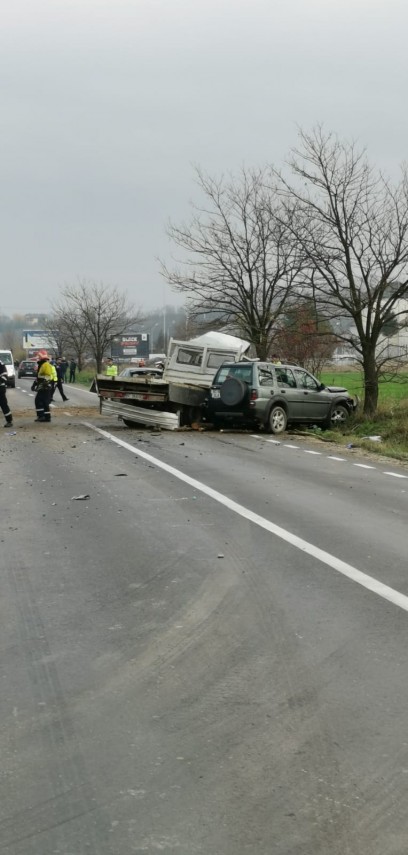 carambol la onesti judetul bacau patru masini implicate un camion a intrat in benzinarie galerie foto carambol la onesti judetul bacau patru masini implicate un camion a intrat in benzinarie galerie foto