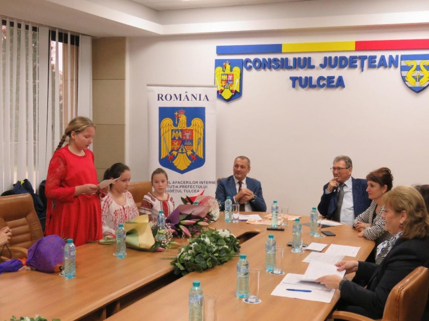 premierea elevilor castigatori ai concursului de eseuri dobrogea de azi privind spre viitor galerie foto premierea elevilor castigatori ai concursului de eseuri dobrogea de azi privind spre viitor galerie foto