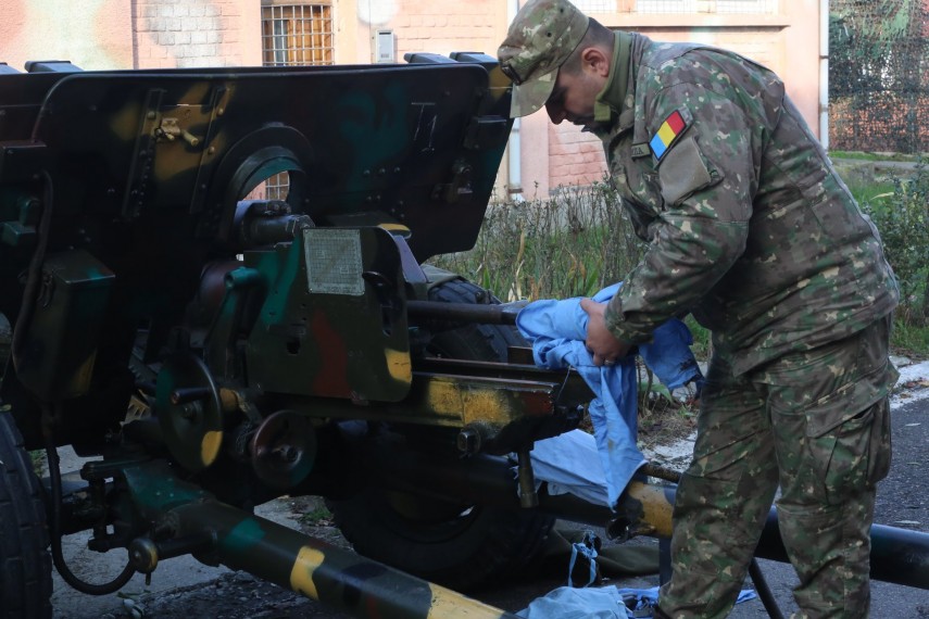 pregatirile pentru parada militara de ziua nationala in plina desfasurare se vor executa 21 de salve pregatirile pentru parada militara de ziua nationala in plina desfasurare se vor executa 21 de salve