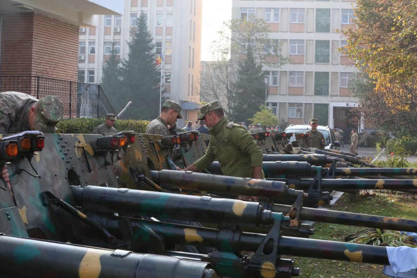 pregatirile pentru parada militara de ziua nationala in plina desfasurare se vor executa 21 de salve pregatirile pentru parada militara de ziua nationala in plina desfasurare se vor executa 21 de salve