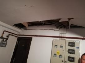 Explozie la un bloc din Galaţi. Cinci apartamente distruse. O victimă (galerie foto)  