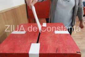 Altercație într-o secție de votare din localitatea Ovidiu. S-au certat de la lanterna telefonului mobil