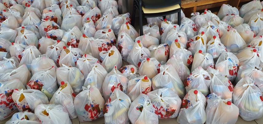 asociatia suflete deschise si arimex comexim 2000 au impartit pachete persoanelor nevoiase galerie foto asociatia suflete deschise si arimex comexim 2000 au impartit pachete persoanelor nevoiase galerie foto