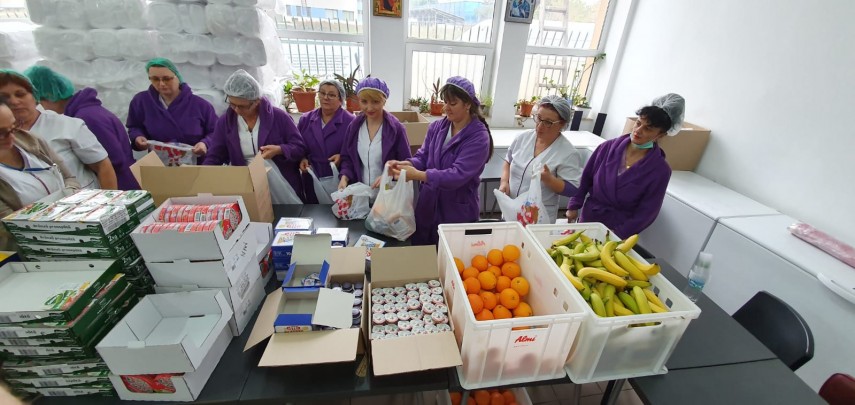 asociatia suflete deschise si arimex comexim 2000 au impartit pachete persoanelor nevoiase galerie foto asociatia suflete deschise si arimex comexim 2000 au impartit pachete persoanelor nevoiase galerie foto