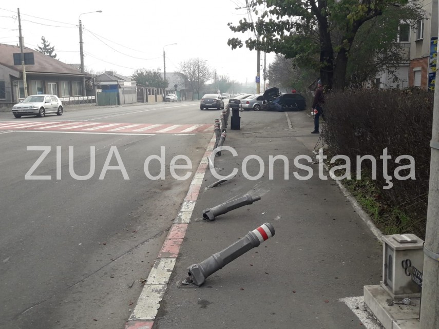 accident pe bulevardul aurel vlaicu un tanar baut a sarit sensul giratoriu a ras stalpisorii si a doborat accident pe bulevardul aurel vlaicu un tanar baut a sarit sensul giratoriu a ras stalpisorii si a doborat