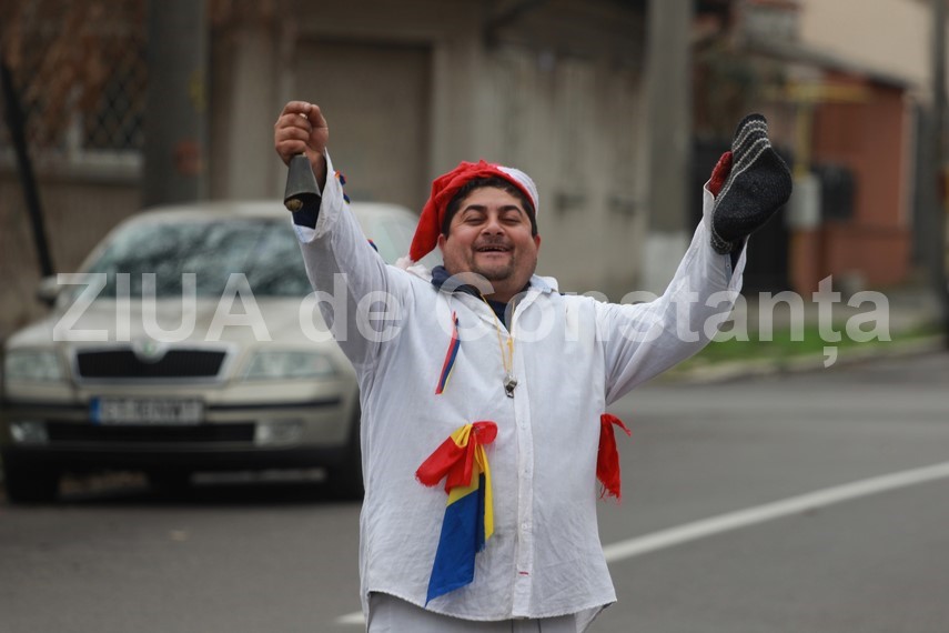 fotoreportaj iata vin colindatorii pe strazile constantene si au facut aparitia primii vestitori ai craciunului fotoreportaj iata vin colindatorii pe strazile constantene si au facut aparitia primii vestitori ai craciunului