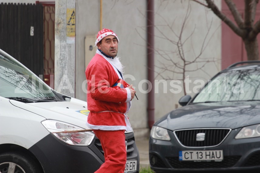 fotoreportaj iata vin colindatorii pe strazile constantene si au facut aparitia primii vestitori ai craciunului fotoreportaj iata vin colindatorii pe strazile constantene si au facut aparitia primii vestitori ai craciunului