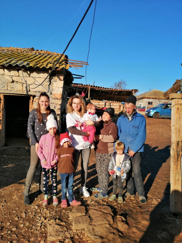 in prag de sarbatori mircistii au facut fericita o familie din osmancea galerie foto 708025 in prag de sarbatori mircistii au facut fericita o familie din osmancea galerie foto 708025