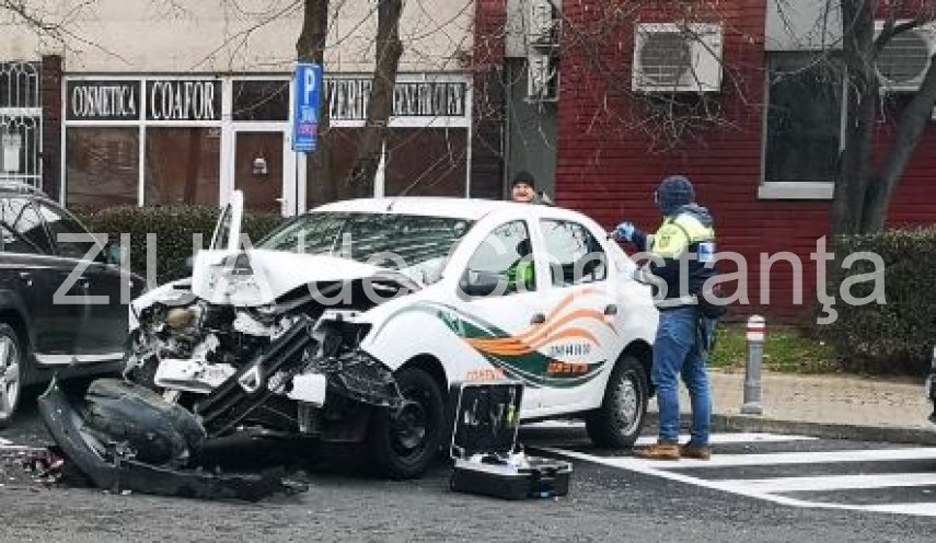 accident in zona tomis iii a constantei trei masini implicate se iau amprente de pe un autoturism galerie