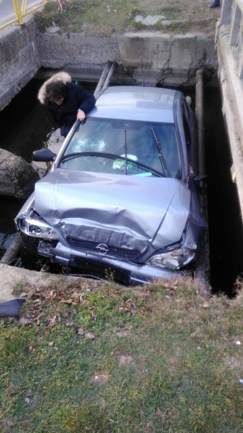 constanta un sofer baut a cazut cu masina in canal galerie foto video 709482 constanta un sofer baut a cazut cu masina in canal galerie foto video 709482