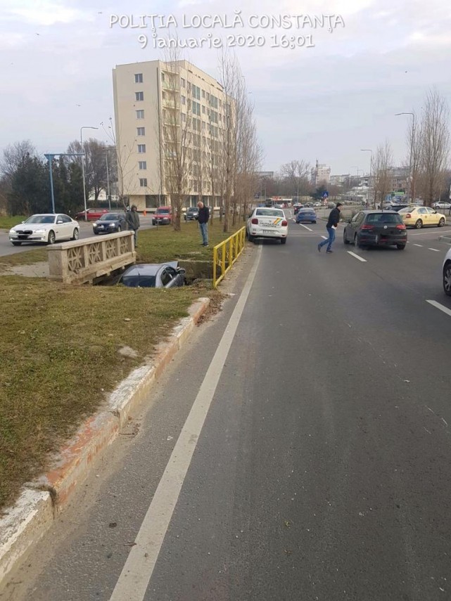 constanta un sofer baut a cazut cu masina in canal galerie foto video 709482 constanta un sofer baut a cazut cu masina in canal galerie foto video 709482