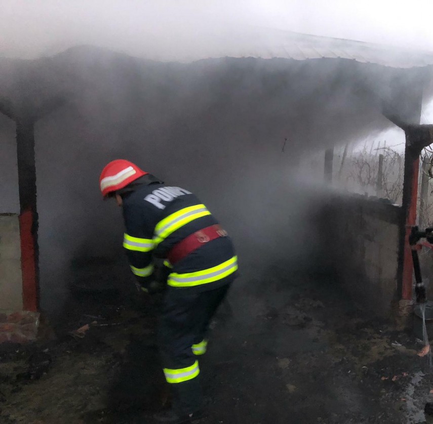 judetul tulcea incendiu intr o gospodarie din localitatea izvoarele galerie foto 709992 judetul tulcea incendiu intr o gospodarie din localitatea izvoarele galerie foto 709992