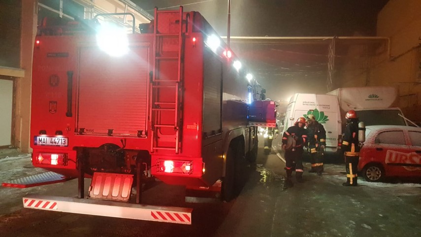 judetul brasov incendiu la o hala de armament la carfil 710075 judetul brasov incendiu la o hala de armament la carfil 710075