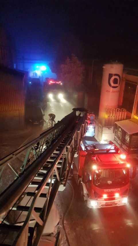 judetul brasov incendiu la o hala de armament la carfil 710075 judetul brasov incendiu la o hala de armament la carfil 710075