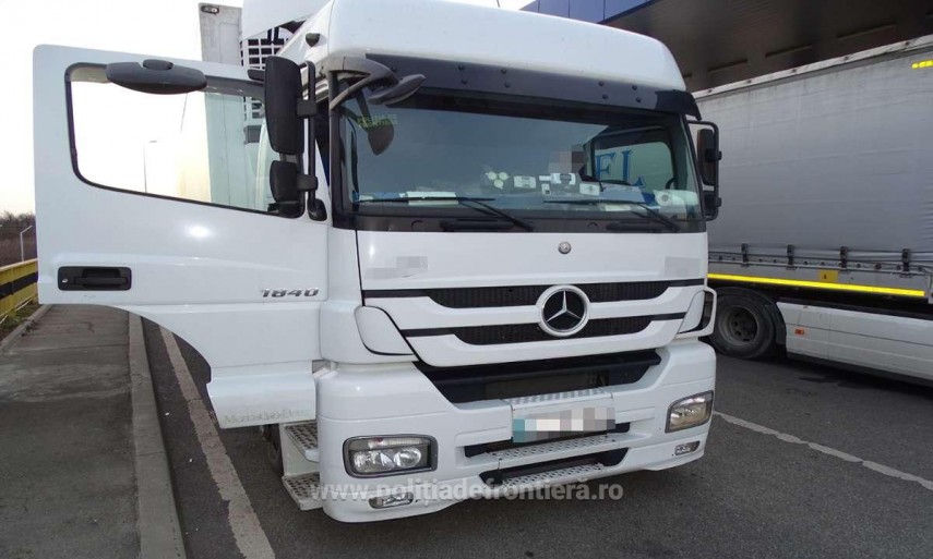 cetatean turc ascuns in cabina unui camion depistat la p t f calafat galerie foto 710347 cetatean turc ascuns in cabina unui camion depistat la p t f calafat galerie foto 710347