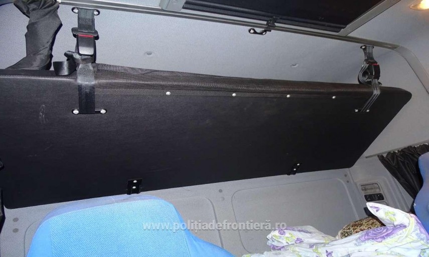 cetatean turc ascuns in cabina unui camion depistat la p t f calafat galerie foto 710347 cetatean turc ascuns in cabina unui camion depistat la p t f calafat galerie foto 710347
