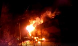 Locomotiva unui tren cu patruzeci de vagoane a luat foc (video)