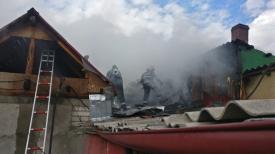 Incendiu în două gospodării, la Tulcea. Pompierii sting flăcările (galerie foto+video) 