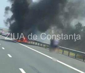Autoturism în flăcări pe Autostrada A2