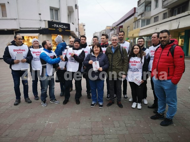 deputatul stelian ion discutii cu locuitorii dintr o zona simbol a orasului constanta artera pietonala deputatul stelian ion discutii cu locuitorii dintr o zona simbol a orasului constanta artera pietonala