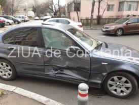 Accident la intersecția bulevardului 1 Decembrie cu strada București. Un BMW și un microbuz, implicate. O femeie, la spital (galerie foto+video)    