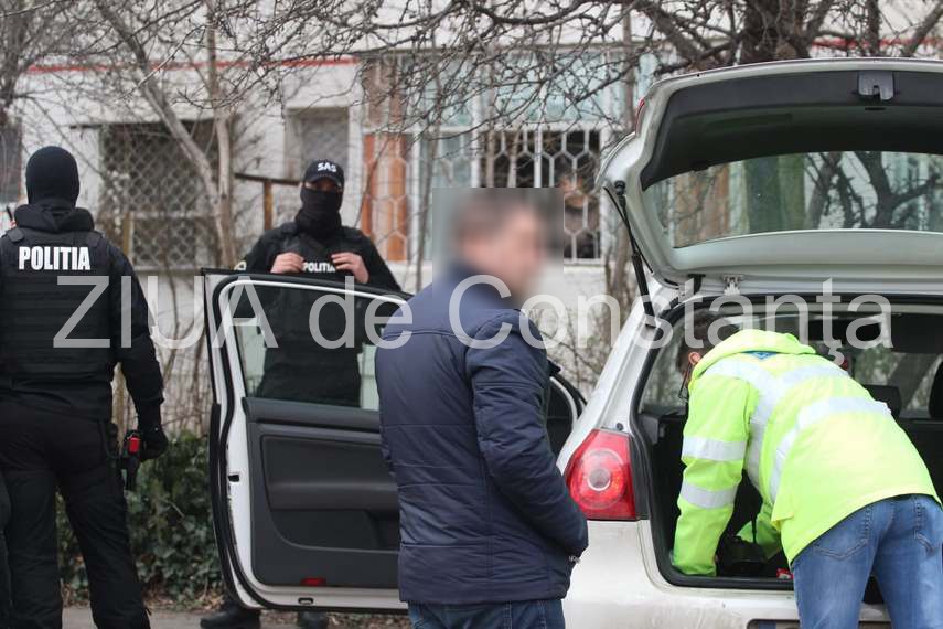 actiune in forta a mascatilor in zona ciresica din constanta mai multi politisti si mascati au intervenit actiune in forta a mascatilor in zona ciresica din constanta mai multi politisti si mascati au intervenit