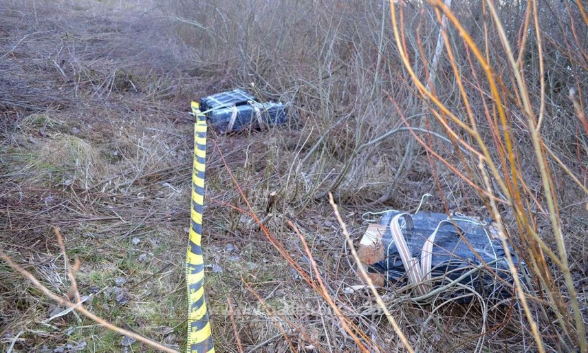 tanar de 21 de ani cercetat pentru contrabanda cu peste 6 000 pachete cu tigari confiscate galerie foto tanar de 21 de ani cercetat pentru contrabanda cu peste 6 000 pachete cu tigari confiscate galerie foto