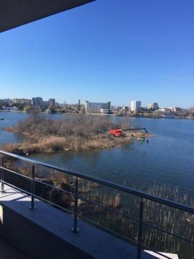 Constănțeanul supărat Mai multe utilaje excavează nisip din lacul Siutghiol în dreptul restaurantului On Plonge (galerie foto)