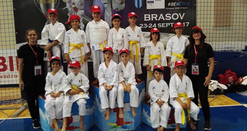 karate atemi constanta in tinerete mama antrenoarelor mihaela si cristina borcanea a aparut in toate karate atemi constanta in tinerete mama antrenoarelor mihaela si cristina borcanea a aparut in toate