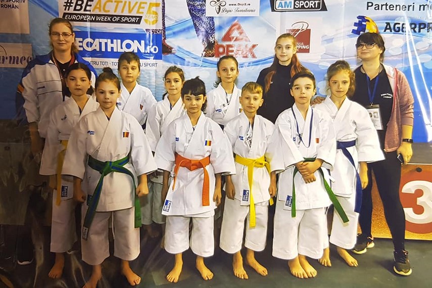 karate atemi constanta in tinerete mama antrenoarelor mihaela si cristina borcanea a aparut in toate karate atemi constanta in tinerete mama antrenoarelor mihaela si cristina borcanea a aparut in toate