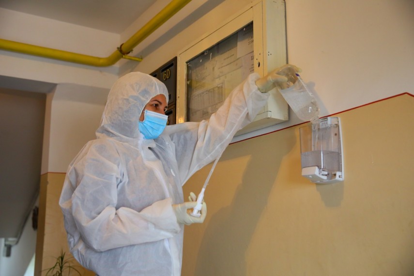 scarile de bloc din municipiul constanta au fost dotate cu dozatoare de perete reincarcabile cu dezinfectant scarile de bloc din municipiul constanta au fost dotate cu dozatoare de perete reincarcabile cu dezinfectant