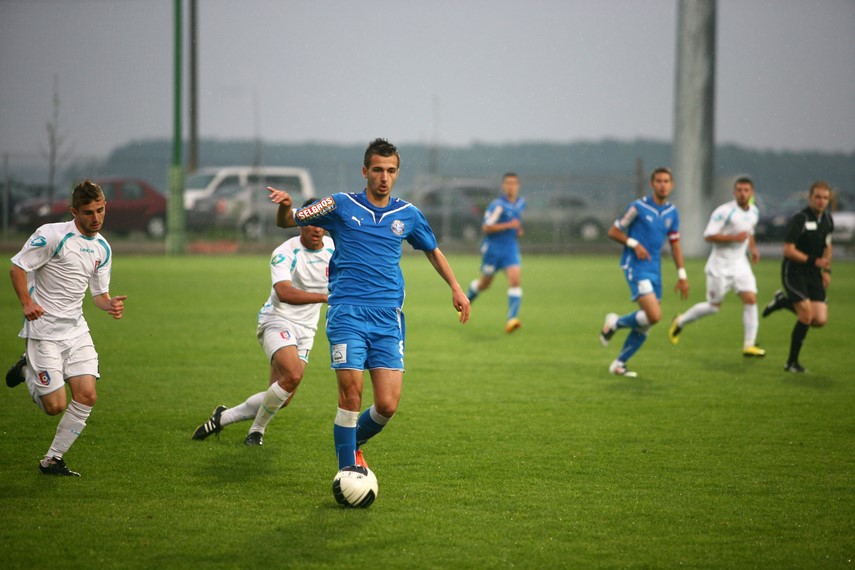 acum opt ani florin tanase a marcat pentru victoria care i a adus fc viitorul primul titlu national under acum opt ani florin tanase a marcat pentru victoria care i a adus fc viitorul primul titlu national under
