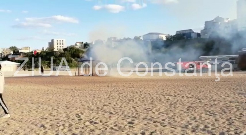incendiu pe plaja modern din constanta intervin pompierii 719914 incendiu pe plaja modern din constanta intervin pompierii 719914