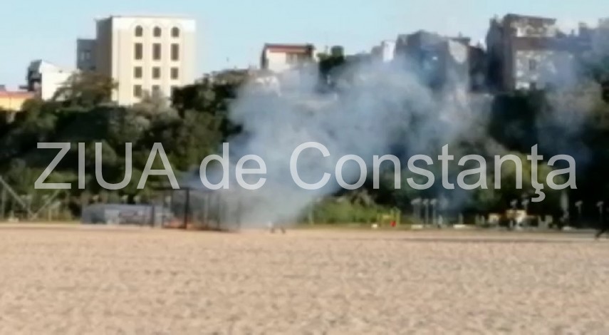 incendiu pe plaja modern din constanta intervin pompierii 719914 incendiu pe plaja modern din constanta intervin pompierii 719914