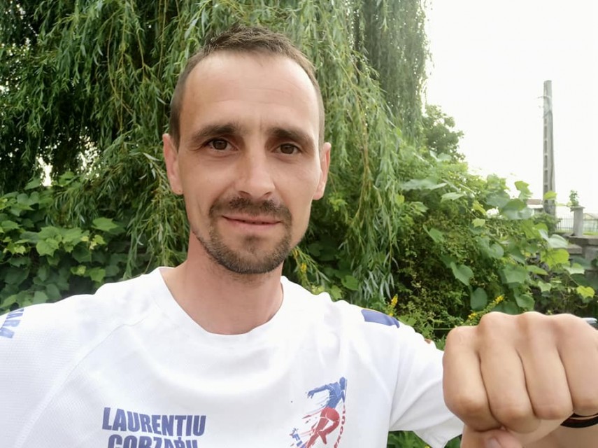 alergarea in scop umanitar de 600 de kilometric militarul laurentiu cobzaru intampinat la satu mare la alergarea in scop umanitar de 600 de kilometric militarul laurentiu cobzaru intampinat la satu mare la