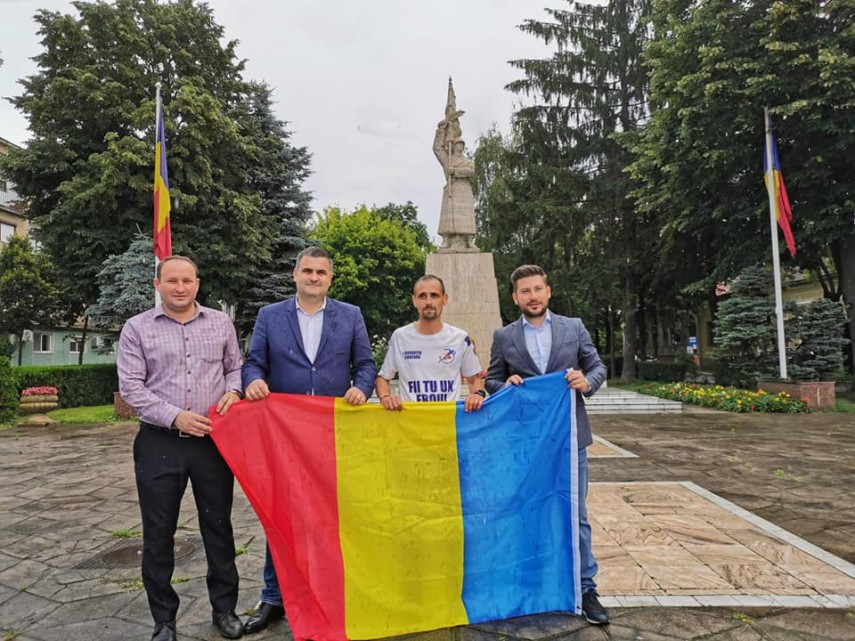 alergarea in scop umanitar de 600 de kilometric militarul laurentiu cobzaru intampinat la satu mare la alergarea in scop umanitar de 600 de kilometric militarul laurentiu cobzaru intampinat la satu mare la