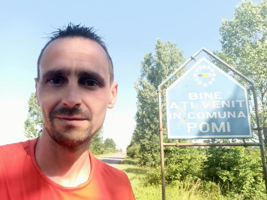 alergarea in scop umanitar de 600 de kilometric militarul laurentiu cobzaru intampinat la satu mare la alergarea in scop umanitar de 600 de kilometric militarul laurentiu cobzaru intampinat la satu mare la