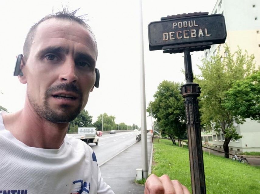 alergarea in scop umanitar de 600 de kilometric militarul laurentiu cobzaru intampinat la satu mare la alergarea in scop umanitar de 600 de kilometric militarul laurentiu cobzaru intampinat la satu mare la