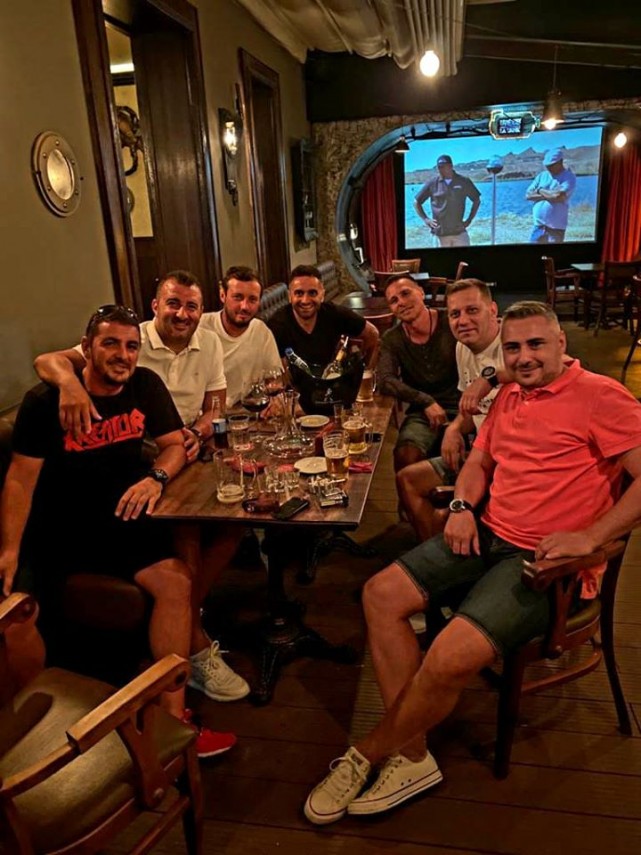 tort special fostul jucator al fc farul florin lungu a ajuns la 40 de ani moment aniversar alaturi de tort special fostul jucator al fc farul florin lungu a ajuns la 40 de ani moment aniversar alaturi de