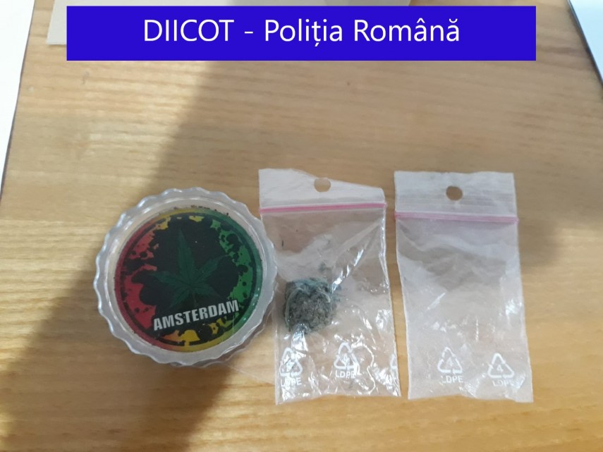 perchezitii la persoane banuite de trafic de droguri mai multi suspecti condusi la audieri galerie foto perchezitii la persoane banuite de trafic de droguri mai multi suspecti condusi la audieri galerie foto