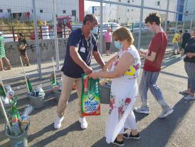 O nouă etapă a distribuirii kit-urilor de igienă, proiect derulat în parteneriat cu Liceul „Decebal”