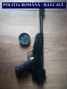 Polițiștii și procurorii constănțeni au intervenit astăzi pentru reținerea unor persoane într-un dosar de proxenetism  