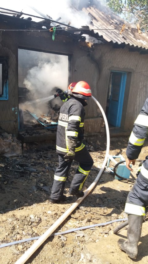 incendiu la ciobanu in judetul constanta a luat foc o casa 726139 incendiu la ciobanu in judetul constanta a luat foc o casa 726139