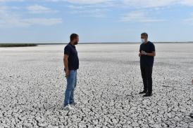 Situație dramatică - Lacul Nuntași a secat. Constănțenii au chemat prefectul în ajutor (video)