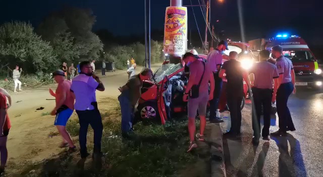 acccident rutier intre eforie nord si eforie sud un autoturism a intrat in stalp doua victime incarcerate acccident rutier intre eforie nord si eforie sud un autoturism a intrat in stalp doua victime incarcerate