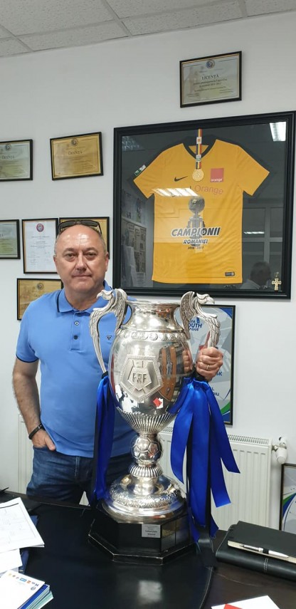 cristina neagu si irina begu isi serbeaza miercuri zilele de nastere aniversari si la constanta galerie cristina neagu si irina begu isi serbeaza miercuri zilele de nastere aniversari si la constanta galerie