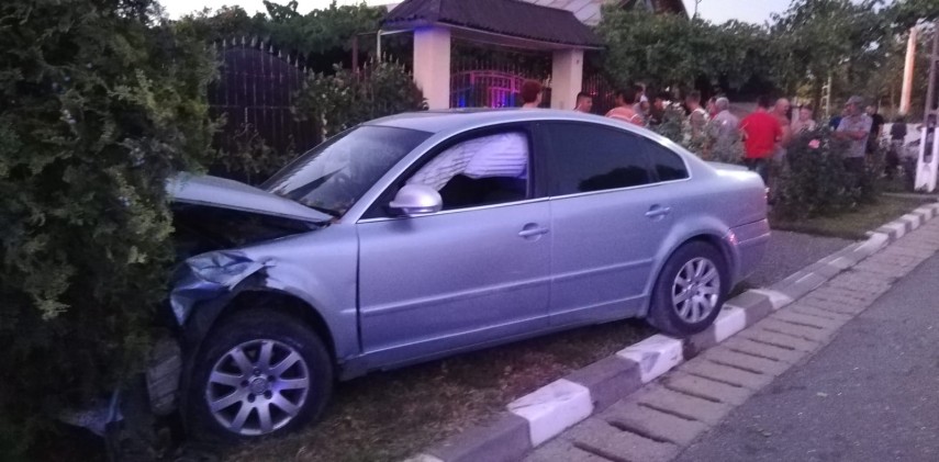 accident rutier grav in amara ialomita doi copii spulberati de pe trotuar in urma ciocnirii a doua masini accident rutier grav in amara ialomita doi copii spulberati de pe trotuar in urma ciocnirii a doua masini