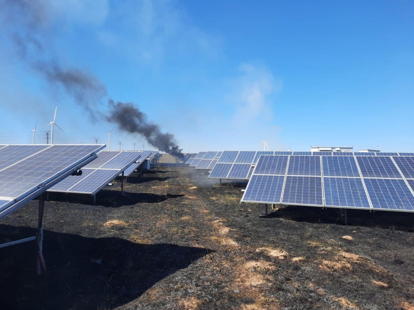 tulcea incendiu intr un parc cu panouri fotovoltaice din apropierea localitatii babadag 727954 tulcea incendiu intr un parc cu panouri fotovoltaice din apropierea localitatii babadag 727954