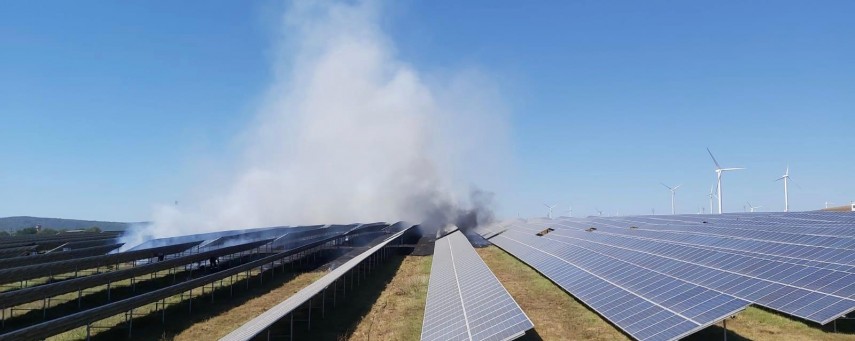 tulcea incendiu intr un parc cu panouri fotovoltaice din apropierea localitatii babadag 727954 tulcea incendiu intr un parc cu panouri fotovoltaice din apropierea localitatii babadag 727954