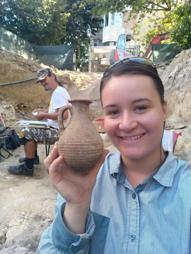 cercetare arheologica preventiva trei morminte de inhumatie si unul de incineratie descoperite la constanta cercetare arheologica preventiva trei morminte de inhumatie si unul de incineratie descoperite la constanta